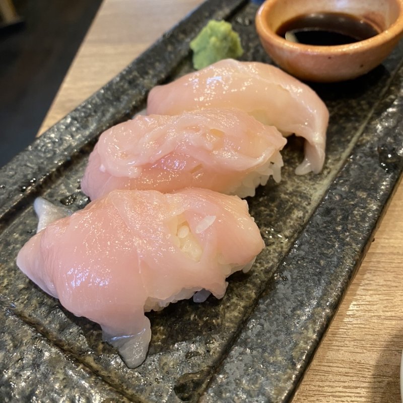 朝引きの鶏の握り寿司(炭火焼き 煙 難波店)