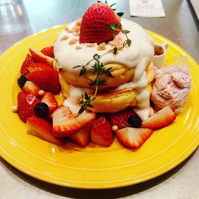 いちごと、パンケーキと。(レインボーパンケーキ 西武池袋店)