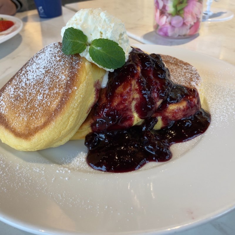 濃厚チーズムースパンケーキ　ベリーソースがけ(幸せのパンケーキ　淡路島テラス)