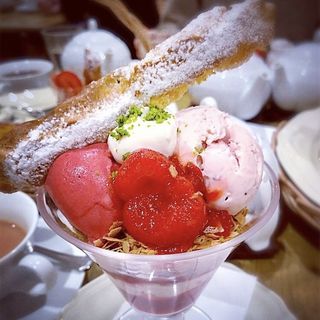 苺とヨーグルトクリームのパフェ(アフタヌーンティー・ティールーム　ルミネ新宿店)