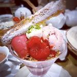 苺とヨーグルトクリームのパフェ