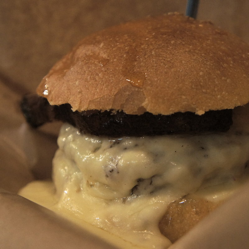 自家製ベーコンチーズバーガー(コーラとハンバーガー)