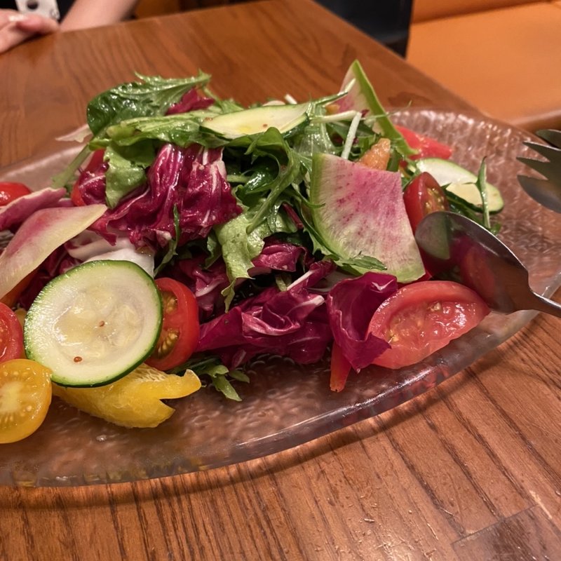 有機野菜、フルーツトマト、柑橘類のサラダ(Pizzeria Trattoria Vomero)