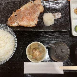 魚定食：赤魚粕漬け(酒と飯　トリイチ)