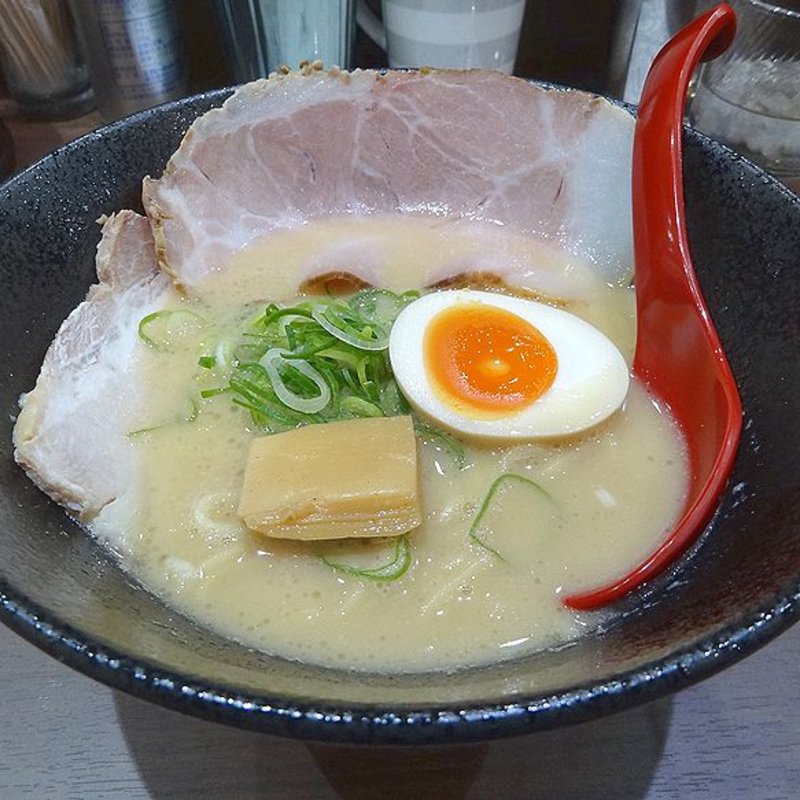 醤油とんこつらーめん(亀の甲らーめん)