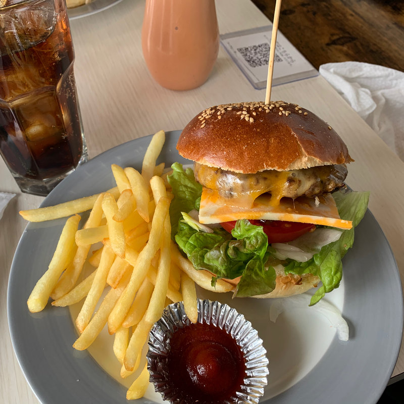 コルビージャックチーズバーガー(3000日かけて完成した極上ハンバーガーField)