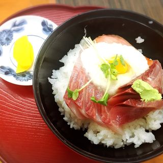 【漁師丼】8種類の海鮮丼のうちのひとつ(柿谷商店 （かきたに）)