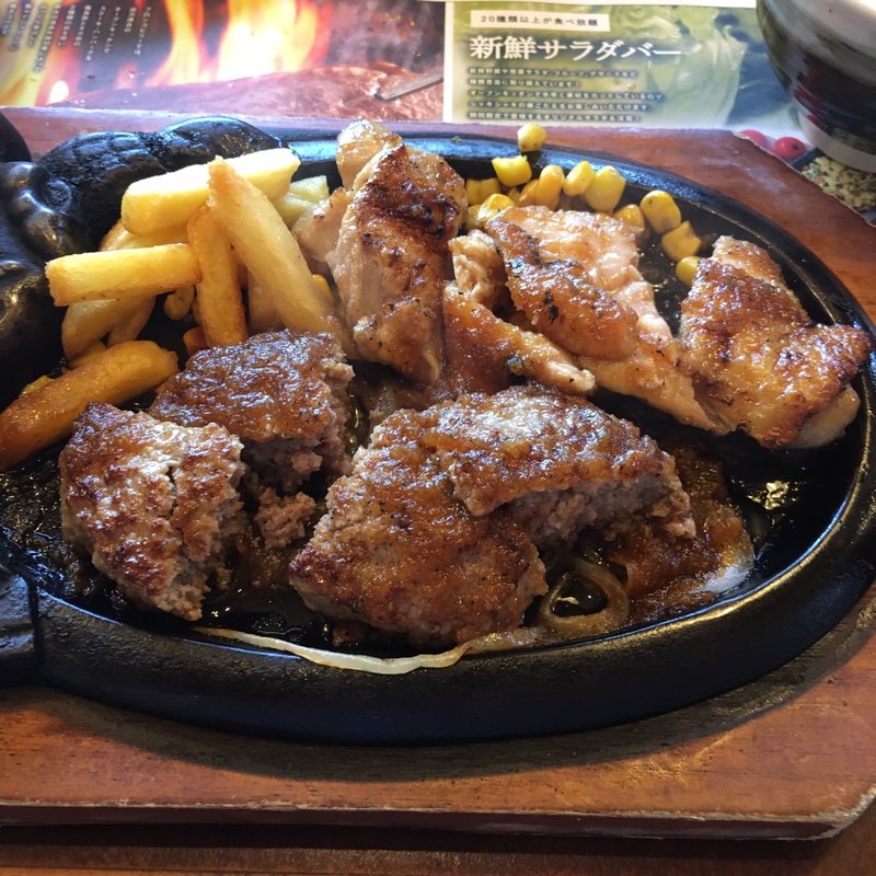 炭焼きチキンステーキとビリーハンバーグランチ(ブロンコビリー 春日井高蔵寺店 )