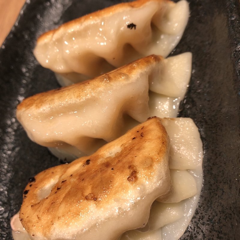 手包み焼き餃子(札幌味噌らーめん ひつじの木)