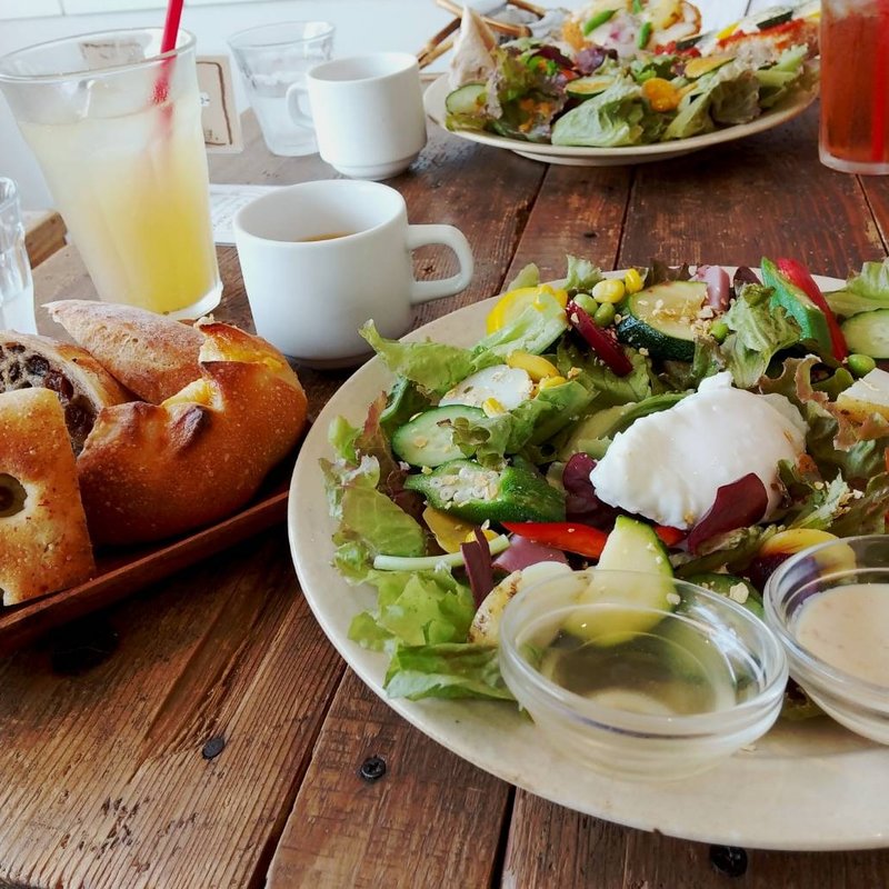 ポーチドエッグと野菜畑のパンプレート(自家製酵母パンと手づくりあんこの店 いちあん  )