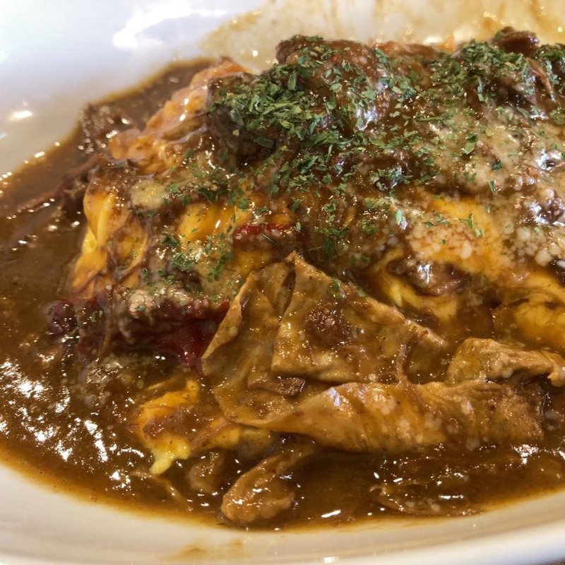 牛すじカレーのオムライス(ビストロ　ランプ)