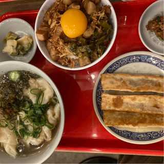 ワンタン麺と名物鍋貼棒餃子(台北餃子専門店 張記 西荻窪店)