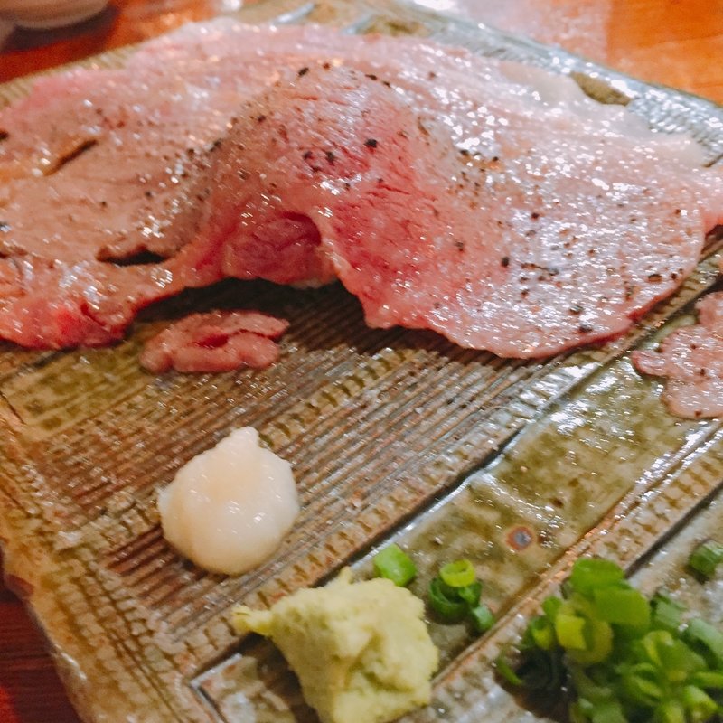 (肉寿司 新宿三丁目)