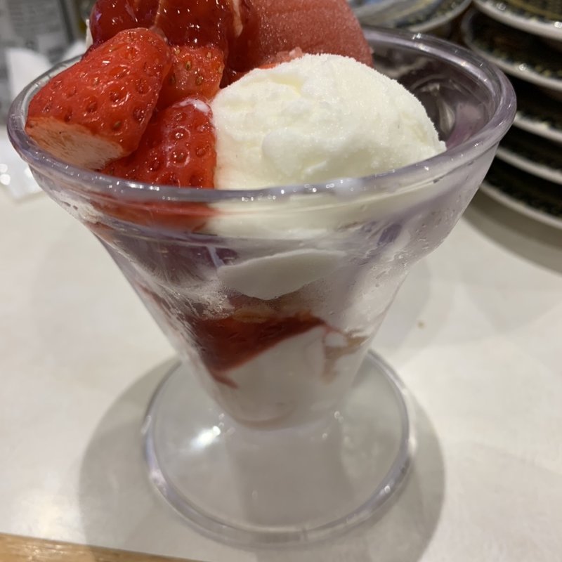 いちごパフェ(はま寿司 神戸上津台店)