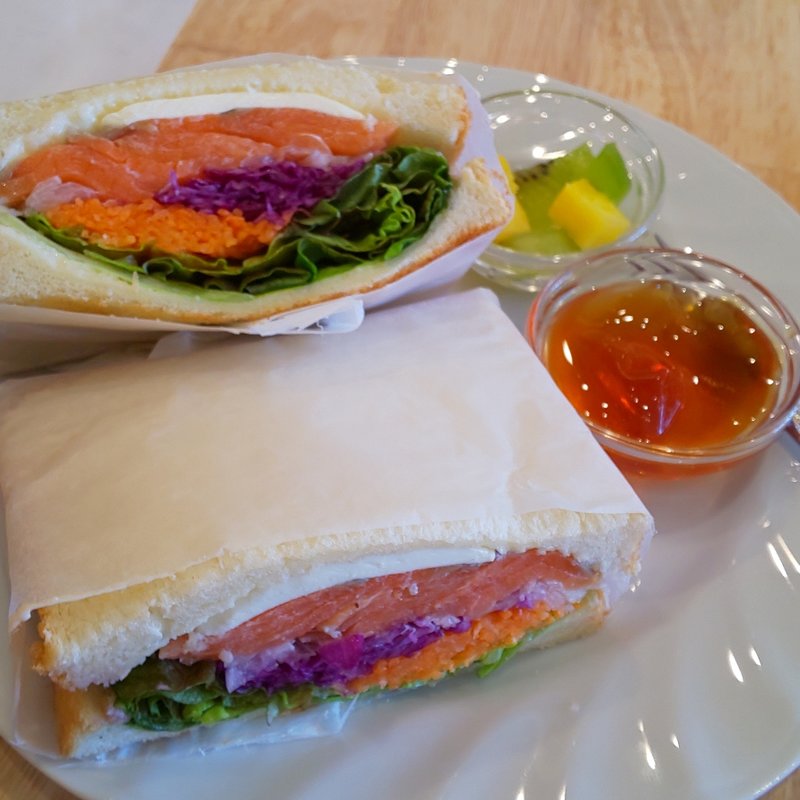 サーモンクリームチーズサンドセット(ルカフェ プルミエール)