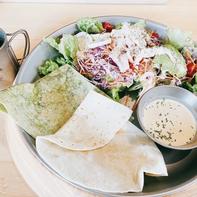 サラダチキン　ラップサンド(スノーピーク昭島アウトドアヴィレッジ)