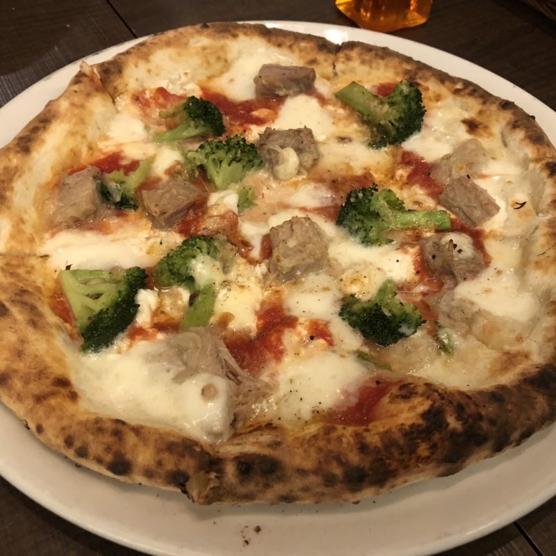 牛バラ肉とブロッコリーのピッツァ(PIZZA SALVATORE CUOMO 池袋西口)