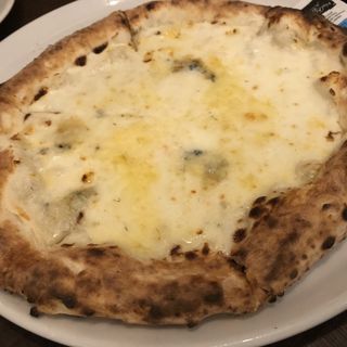 ４種のチーズのピッツァ～ハチミツ付～(PIZZA SALVATORE CUOMO 池袋西口)