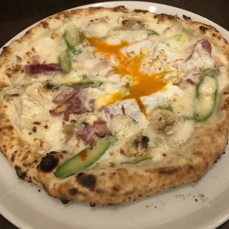 特製ベーコンとアスパラのビスマルク(PIZZA SALVATORE CUOMO 池袋西口)