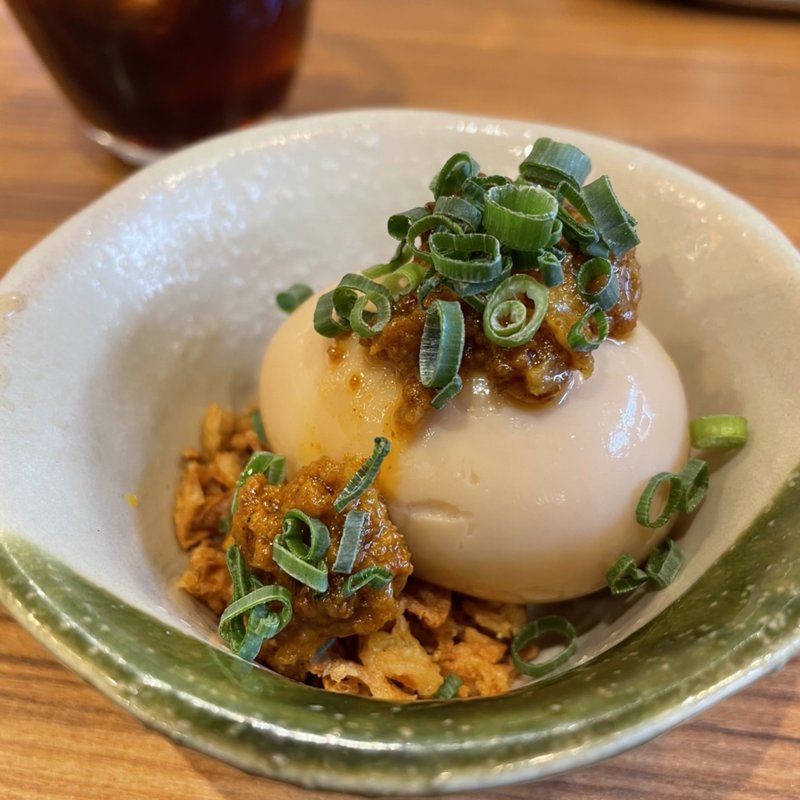 スパイシー煮卵(大衆食堂 ゆしまホール)