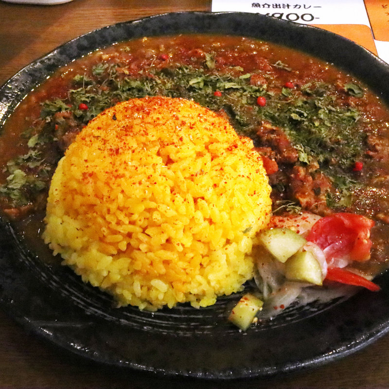 トマトチキン＆ポークキーマ　魚介ダシカレー（辛さ：ベホマズン）(スパイス食堂　ベホマズン)