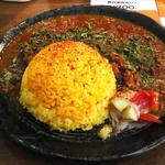 トマトチキン＆ポークキーマ　魚介ダシカレー（辛さ：ベホマズン）(スパイス食堂　ベホマズン)
