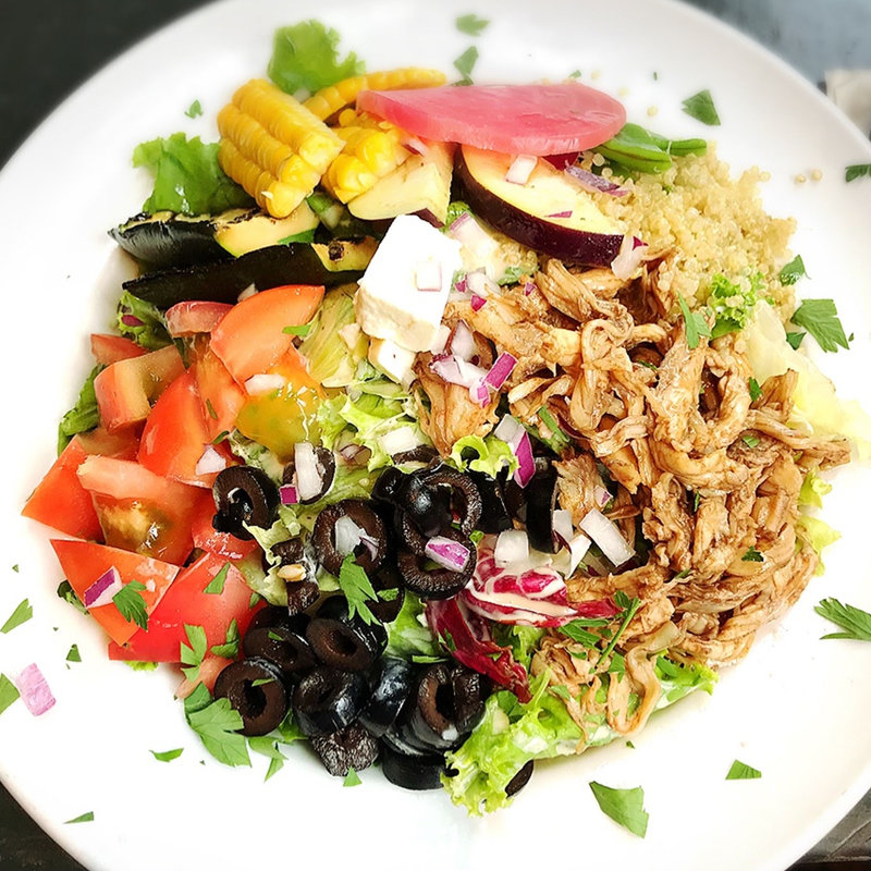 バルサミコチキンとキヌアのシーザーサラダボウル(デモデ・クイーン　宇田川町店)