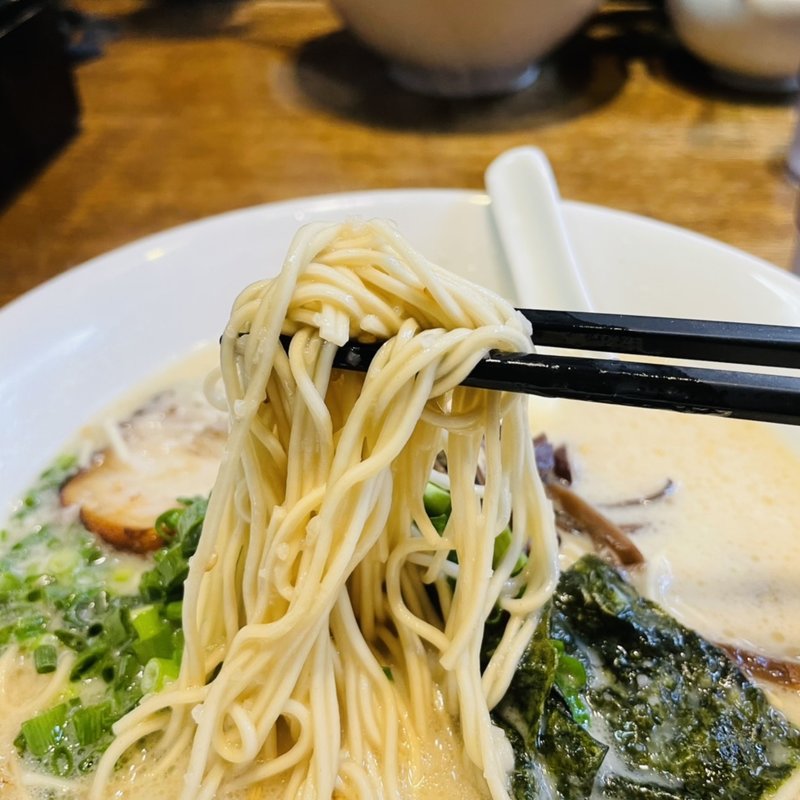 濃厚とんこつ白らーめん(麺屋黒田 - Menya Kuroda)