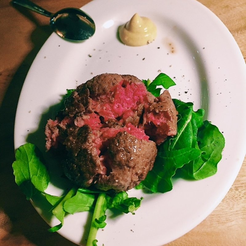 和牛レアグリルバーグ(CarneSio east)