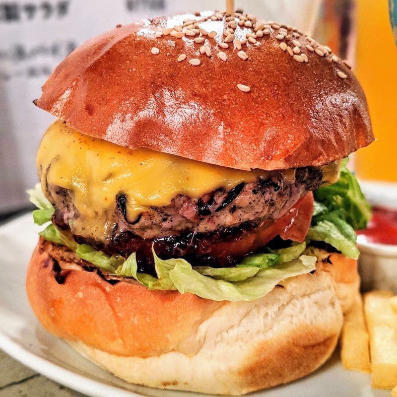チーズバーガー(BEER PUB CAMDEN 池袋東口店)