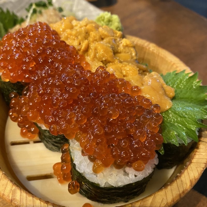 ウニといくら桶(タカマル鮮魚店 本館)