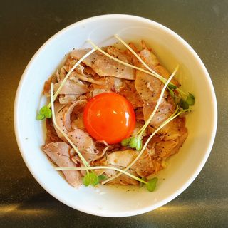 ローストポーク丼(らぁ麺やまぐち)