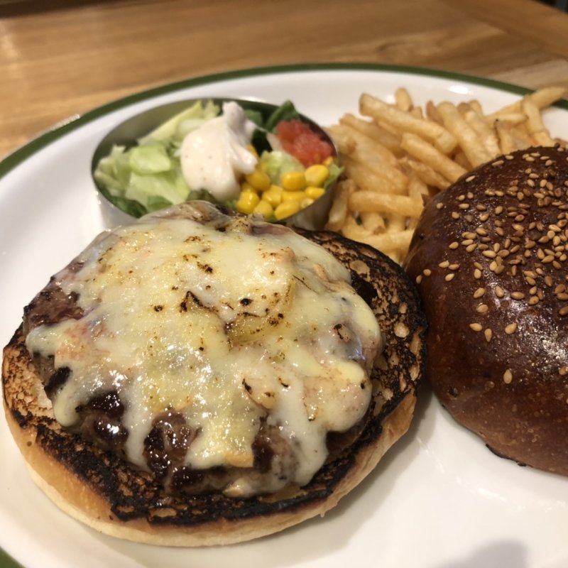 ラクレットチーズバーガー(THE BURGER SHOP do （ザ バーガー ショップ ドウ）)