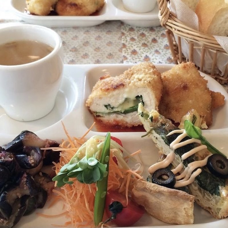 日替わりランチ（ドリンク付き）(5feet cafe （ファイブフィートカフェ）)