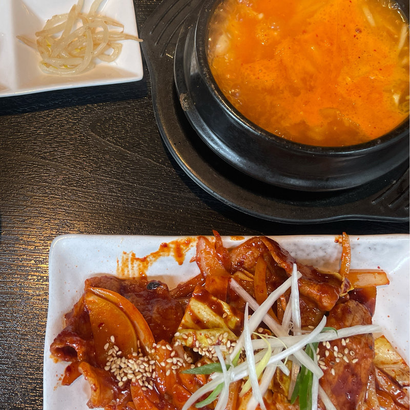 やみつき豚肉炒め定食(ヨルボンチムタク 南船場店)