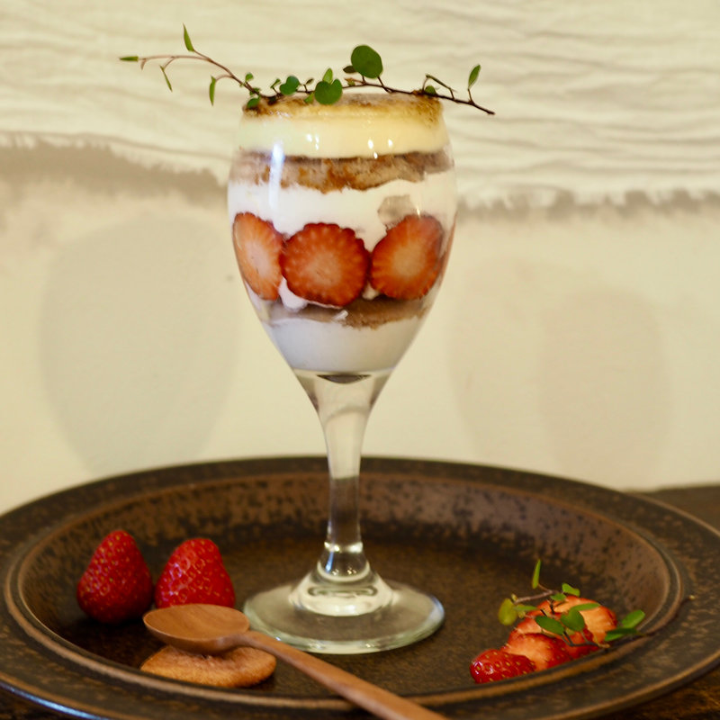 苺(古都華)のグラスケーキ(cafe sourire)