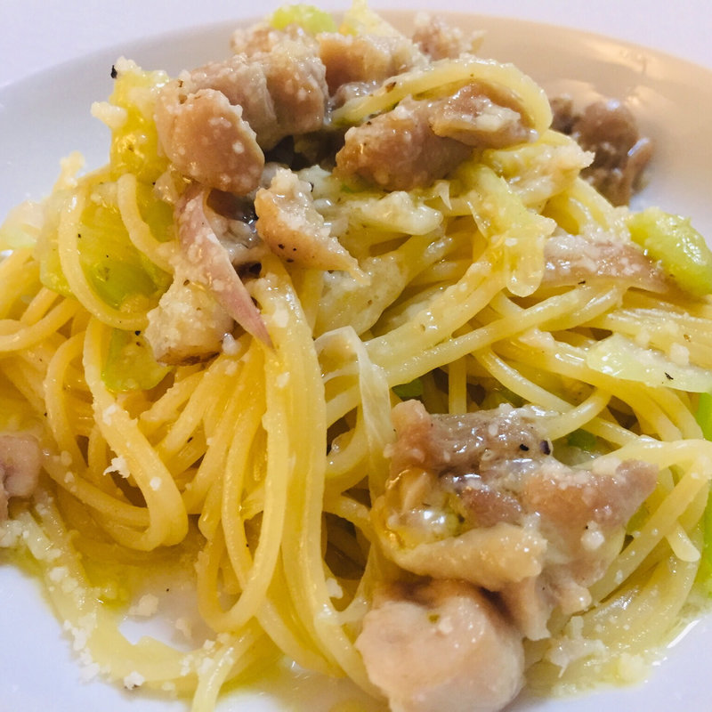 チキンとキャベツのパルメザンチーズソースのスパゲティ(Kitchenピエロ)