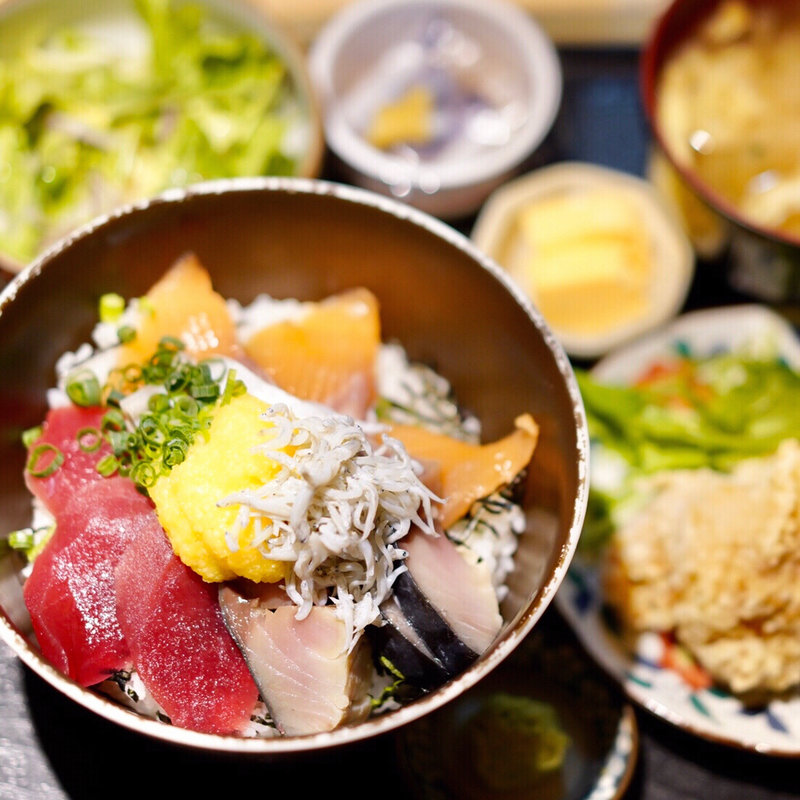 やだら海鮮丼(やだらめぇ 高田馬場店)