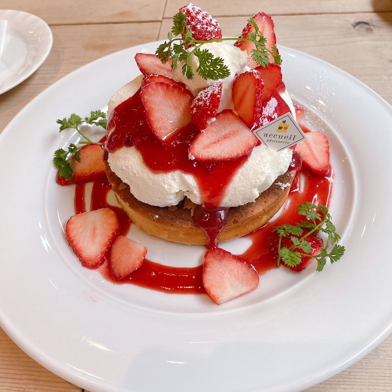 いちごのレアチーズパンケーキ(カフェ アクイーユ 恵比寿)