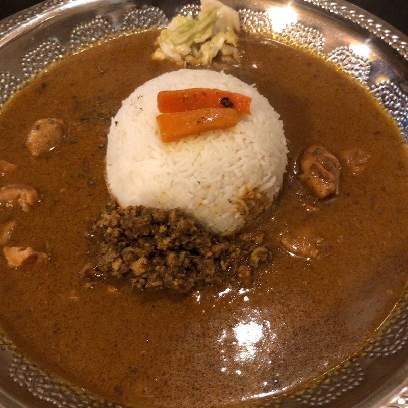 トマトチキンカレー・ドライポークキーマカレー2種盛合せ(月と太陽)