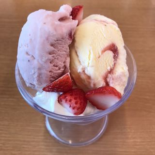練乳いちごパフェ(スシロー 八幡東田店)