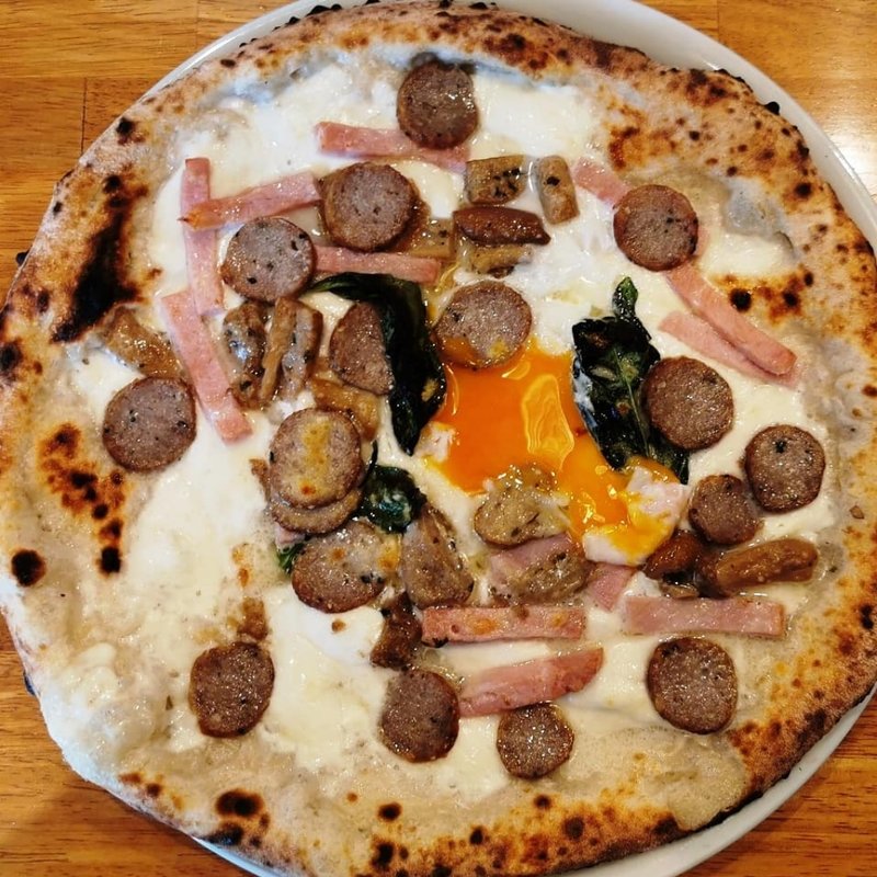 ビスマルク(サルシッチャと水牛モッツァレラチーズは別価格)(ピザヤ ショーチャン)