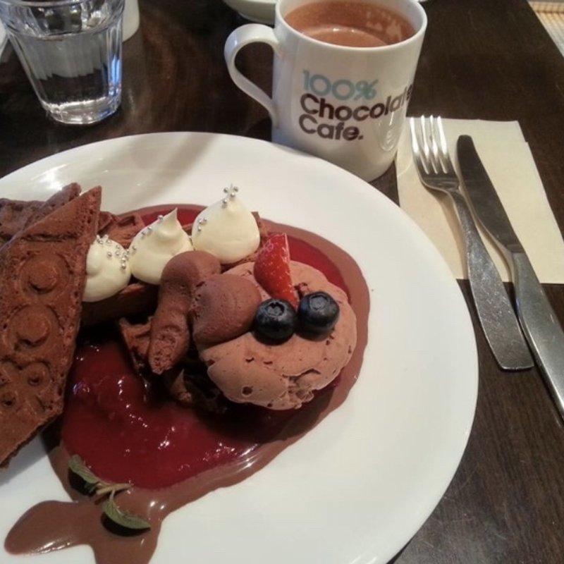 (100% Chocolate Cafe. （100％チョコレートカフェ）)