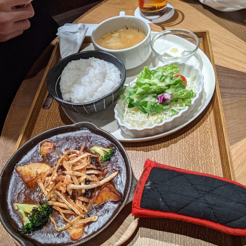 カレーハンバーグプレート(みのるダイニング)