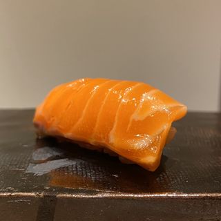 サーモンの藁焼き(鮨てんび)
