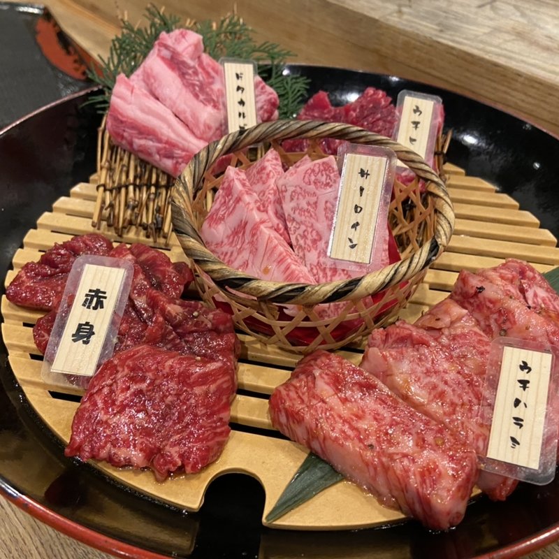 肉屋漆器盛り(七輪焼肉 肉屋 )