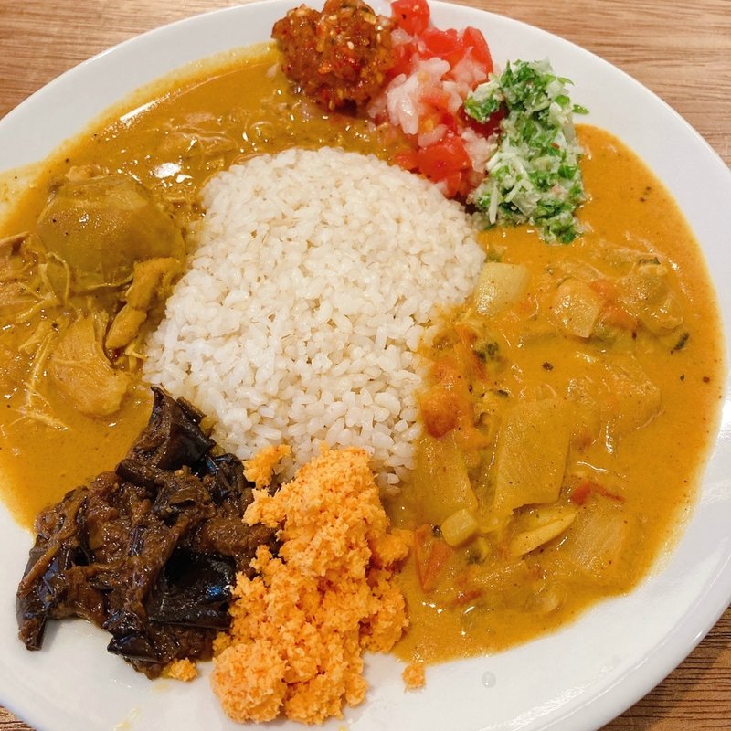 カレーや デッカオオリジナルプレート(ニューヴァレー NEW VALLEY)