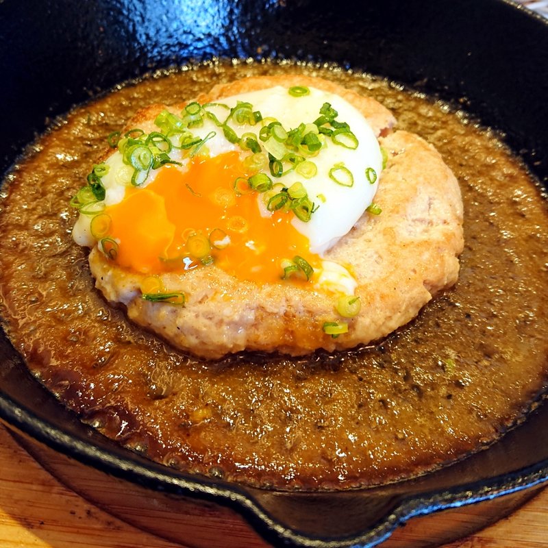 マグロのレアハンバーグ(小粋)