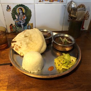 2種盛り+ミニライス、チーズクルチャ (シバカリー ワラ （shiva curry wara）)