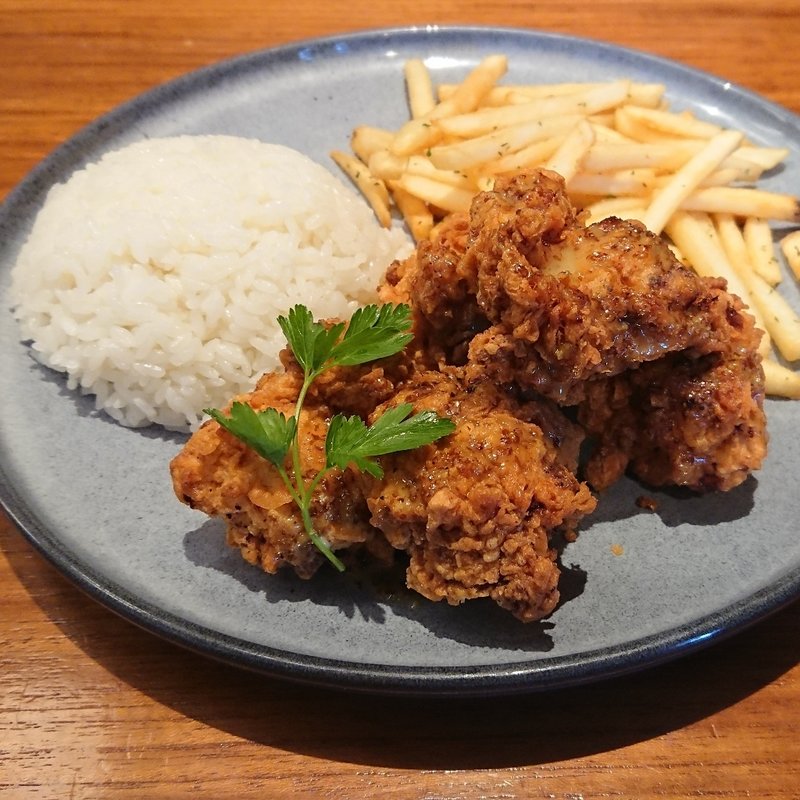 バターミルクフライドチキン ハニーマスタードソース / ポテト添え(レベッカ イータリー たまプラーザ店)